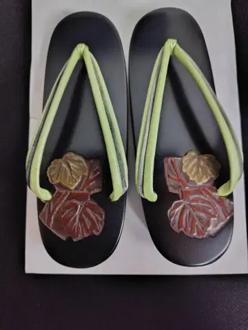 가마쿠라 조각 여성 나막신 본칠 견뢰