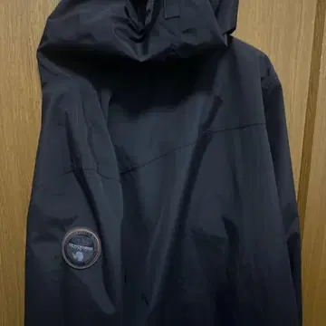 NAPAPIJRI 블랙 풀오버 자켓