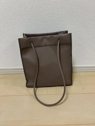 모카 토트백 합성 피혁 내 포켓 부착