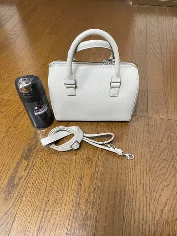 화이트 핸드백 숄더 스트랩 포함