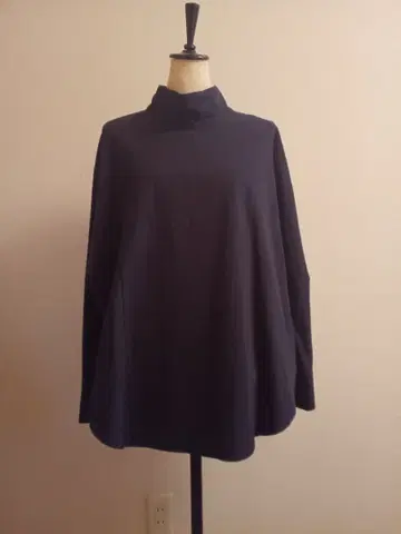 네이비 하이넥 긴팔 상의