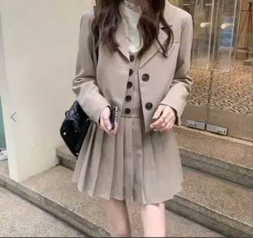 베이지 셋업 자켓 스커트