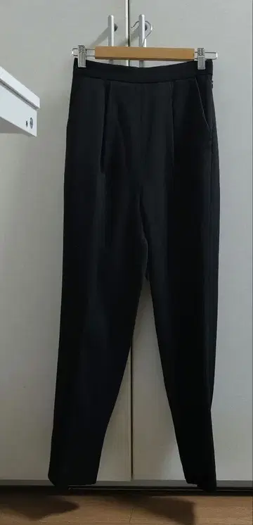 IIROT Tuck Slim Trouser