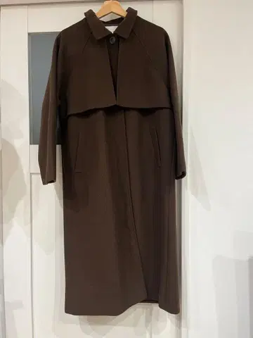 MURUA 브라운 케이프 포함 롱 코트