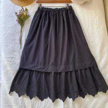 새상품 사만사 모스모스 블랙*스캘럽 레이스 자수 스커트*돌려입기*페치