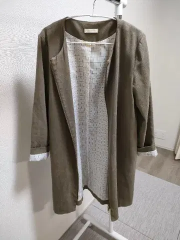 LOUNGEDRESS 노카라 코트 올리브 컬러