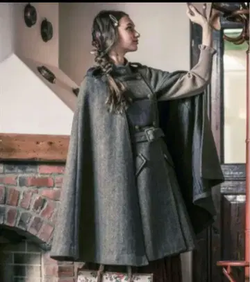 버건디 버튼 케이프 코트