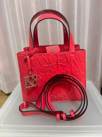 핑크 엠보싱 로고 핸드백