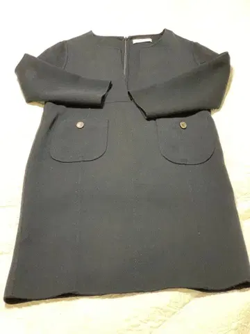 블랙 긴팔 무릎 기장 원피스