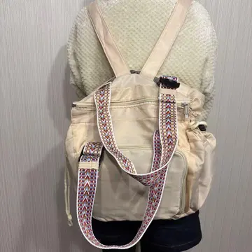 크림색 백팩형 백