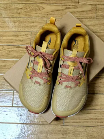 [ 전시품 새상품 ] Altra 론피크 7 TAN 26cm