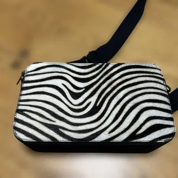 제브라 패턴 숄더 더블 지퍼 백