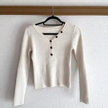 즉시 구매 선착순! LIP SERVICE V넥 프론트 버튼 니트소