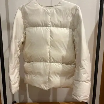 화이트 다운 자켓 유니클로 씨 라이트 다운 자켓 S 사이즈