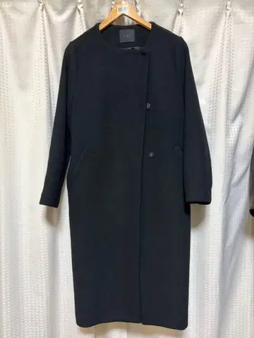 KBF 블랙 노카라 롱 코트