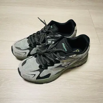 미즈노 레이서S 레트로 로우컷 러닝화 28.0