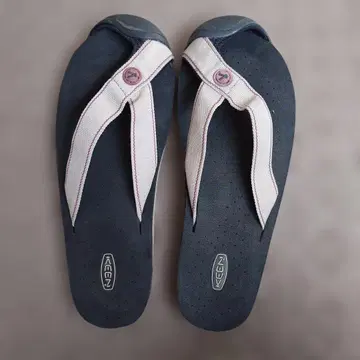 KEEN 블랙 비치 샌들 발가락 보호 있음