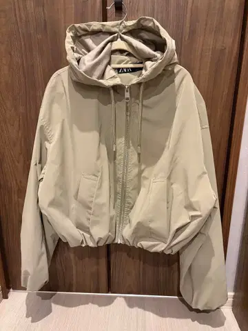 새상품급 ZARA 베이지 마운틴 후드티 XS