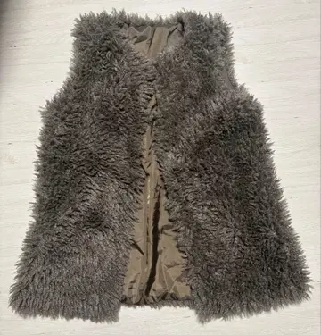 미사용 택 포함 모카 퍼 소재 롱 기장 베스트