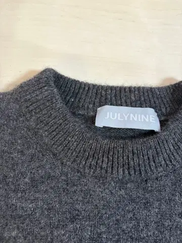 JULYNINE 캐시미어 혼방 그레이 둥근넥 긴팔 니트