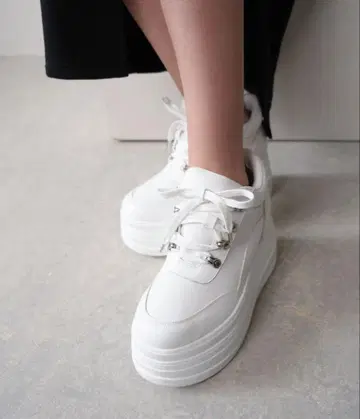 볼륨 밑창 스니커즈 lipservice 화이트