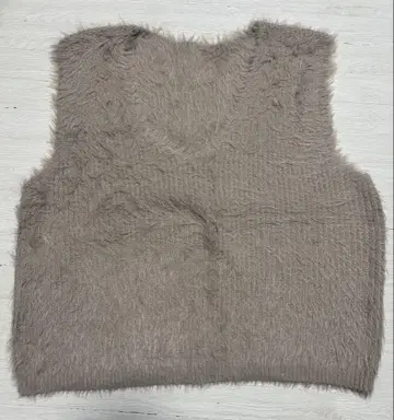 미사용 시착만 한 상품 페더 니트 베이지 니트 V넥 슬리브리스 베스트