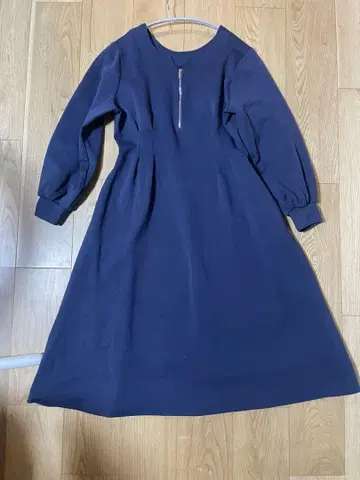 허리 턱(플레어) 원피스 긴팔 네이비