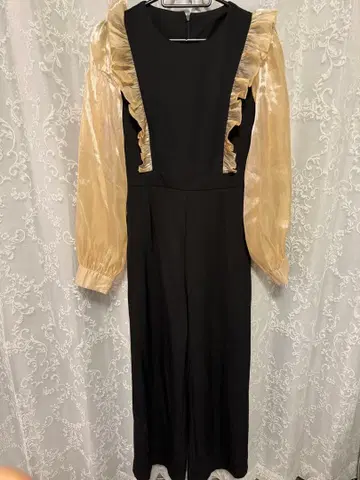 프릴이 달린 올인원 포멀 드레스