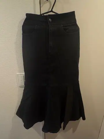 AZUL by moussy 블랙 플레어 롱 스커트