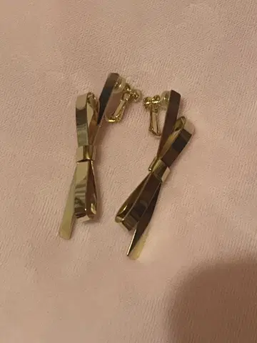 CELFORD 메탈 리본 모티브 귀찌