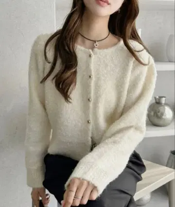 Ada. 니트 골드 버튼 어깨 퍼프 가디건