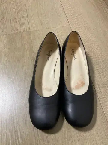 마가렛호웰 펌프스 23.5cm