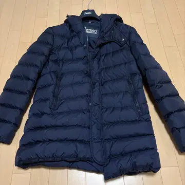 가격 인하합니다. Herno (헬노) 네이비 다운 자켓 후드 부착