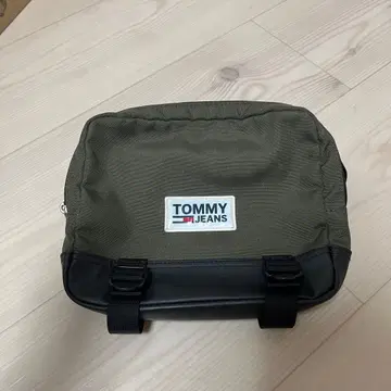 TOMMY JEANS 올리브 숄더백