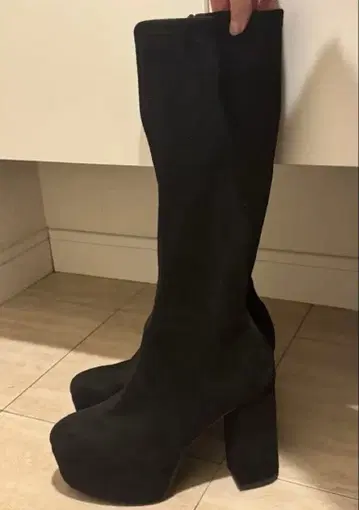 느슨한 경사 롱 부츠 블랙 스웨이드 롱 부츠 통굽 힐
