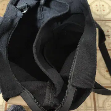 블랙 캔버스 숄더백