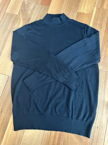 유니클로 모크넥 스웨터