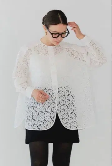 화이트 레이스 오버 사이즈 셔츠