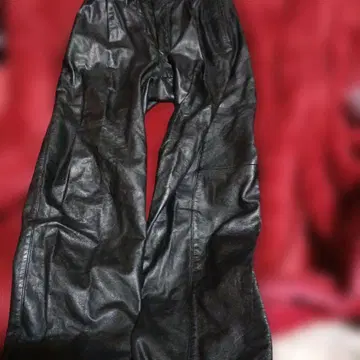 가죽 팬츠 턱 들어감