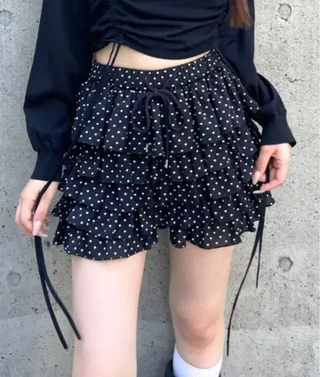 도트 무늬 티어드 미니 스커트