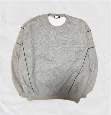 그레이 크루넥 맨투맨 가슴 포켓 포함