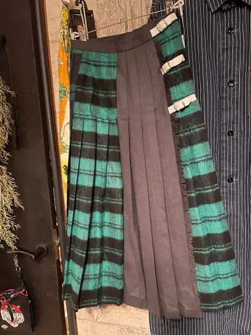 오닐 플리츠 스커트