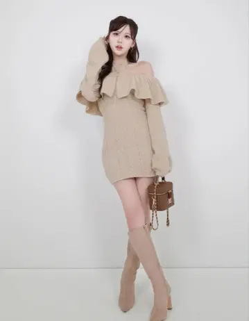 다리치 홀더 디자인 오프숄더 니트 미니 원피스