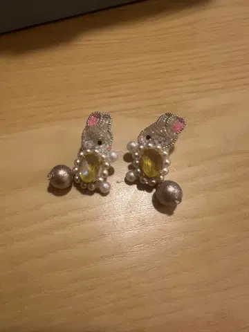 하토 미우코 귀걸이 비즈 자수 핸드메이드 작품 토끼