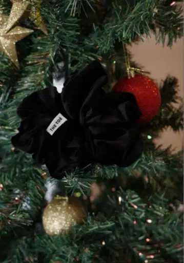 [ 미개봉 새상품 택 포함 ] THE TOE 스크런치 벨로아 블랙