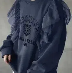 새상품 프릴 달린 네이비 맨투맨 속기모 XL