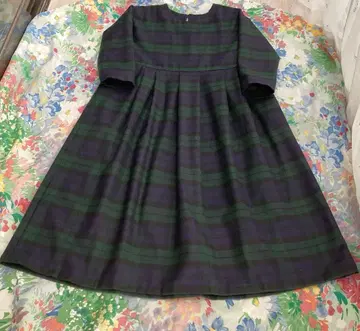 롱 원피스 울, 풍성한 턱 디테일 안감, 포켓 포함 핸드메이드