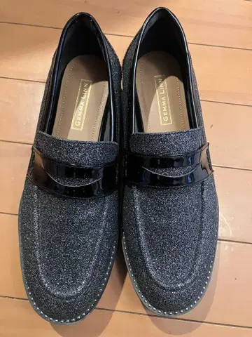 Daniella & GEMMA 스터드 로퍼 블랙 글리터