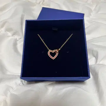 SWAROVSKI 빨간색 하트 모티브 목걸이 펜던트