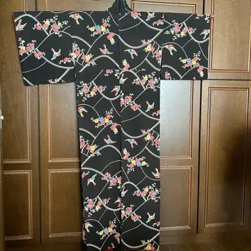 블랙 베이스 꽃과 새 무늬 코몬 기모노